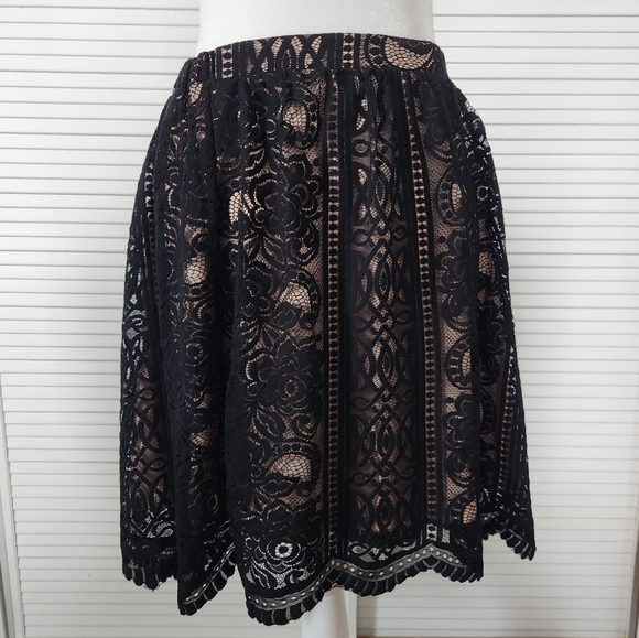 Lined black lace sheer a line skirt size large - Picture 1 of 4